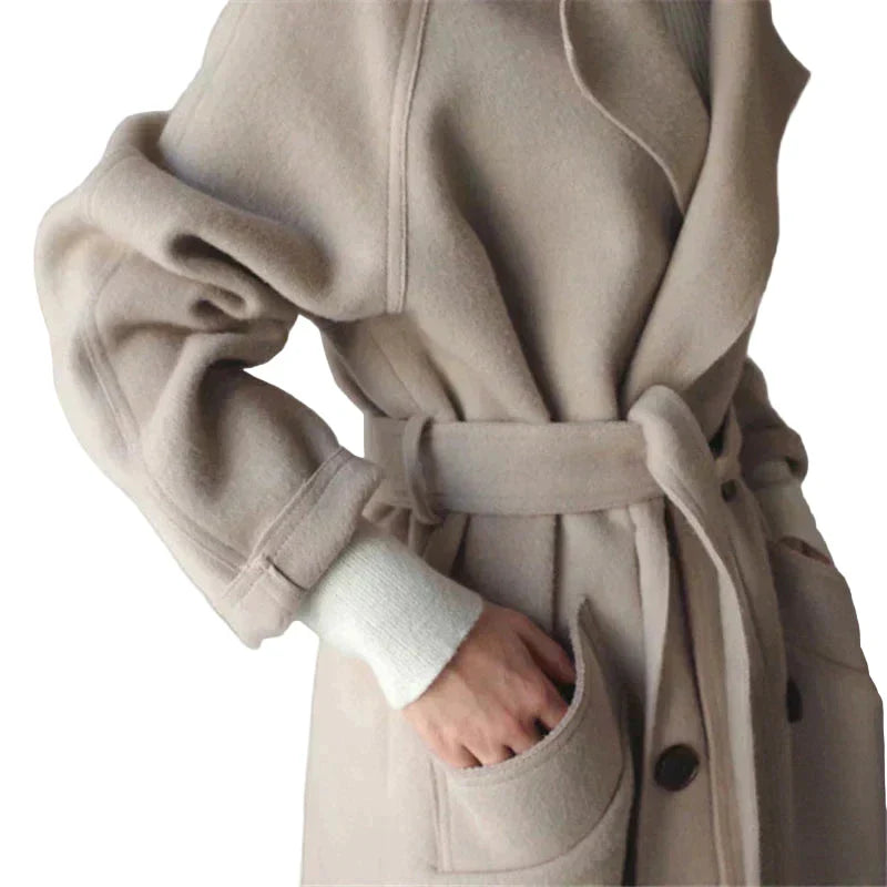 Elowen™ – Elegantti pitkä takki vyöllä