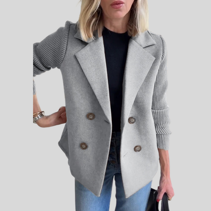 Lenora™ – Tyylikäs premium-bleiseri neulotuilla hihoilla