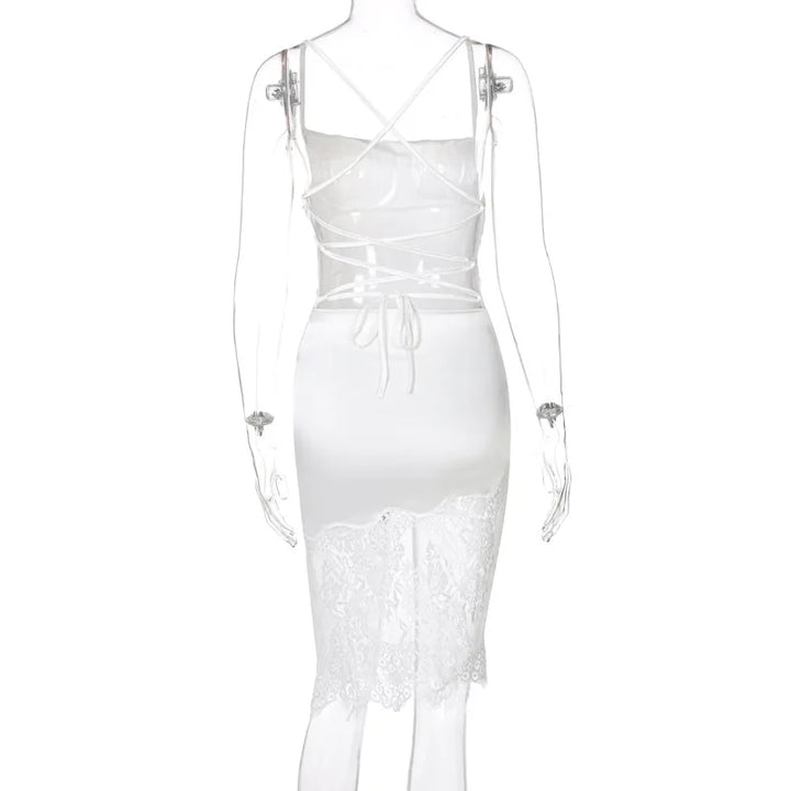 Robe midi élégante à fines bretelles avec détails en dentelle