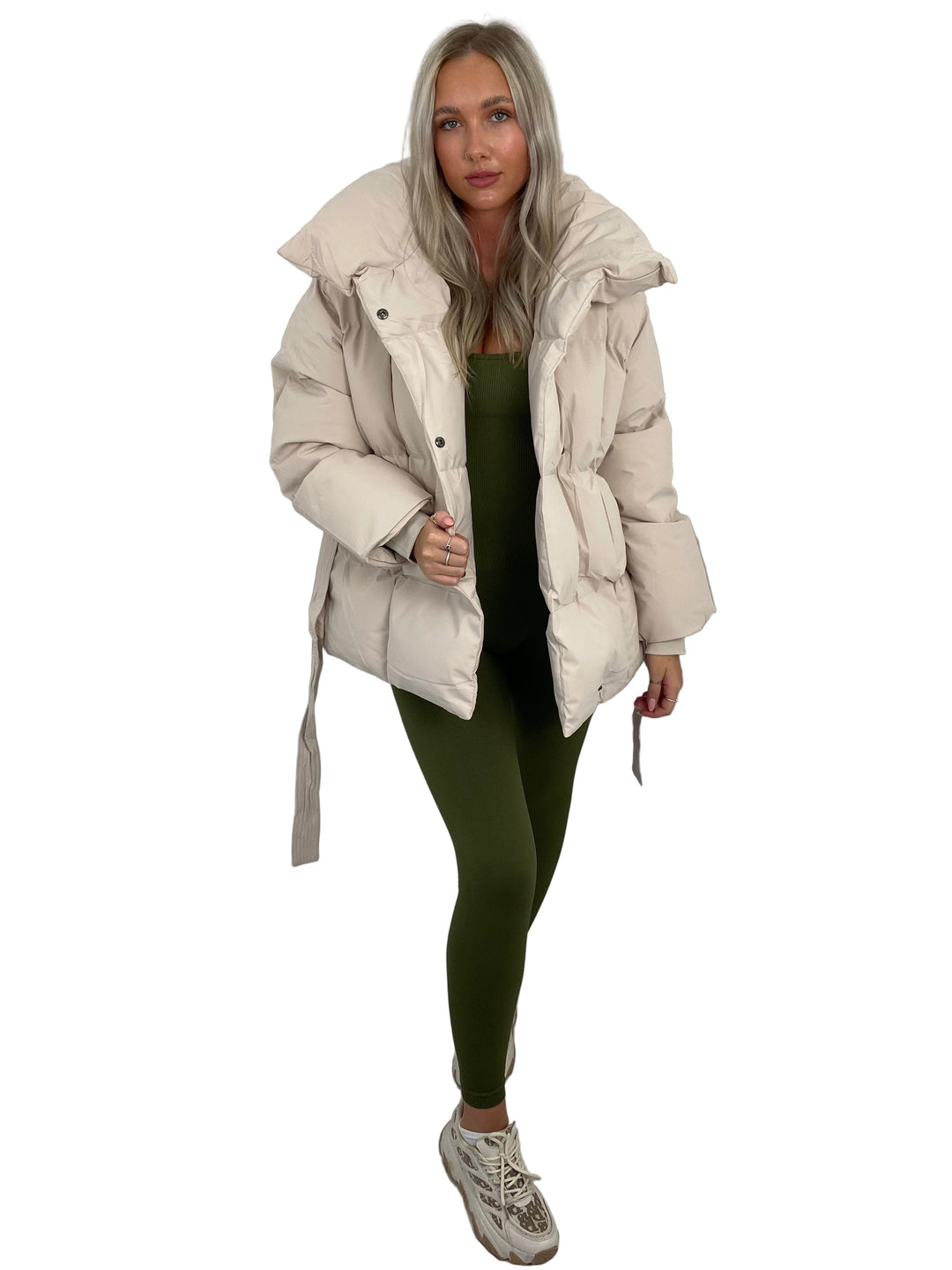 Karly™ – Lyhyt puffer-takki vyötärötaskuilla