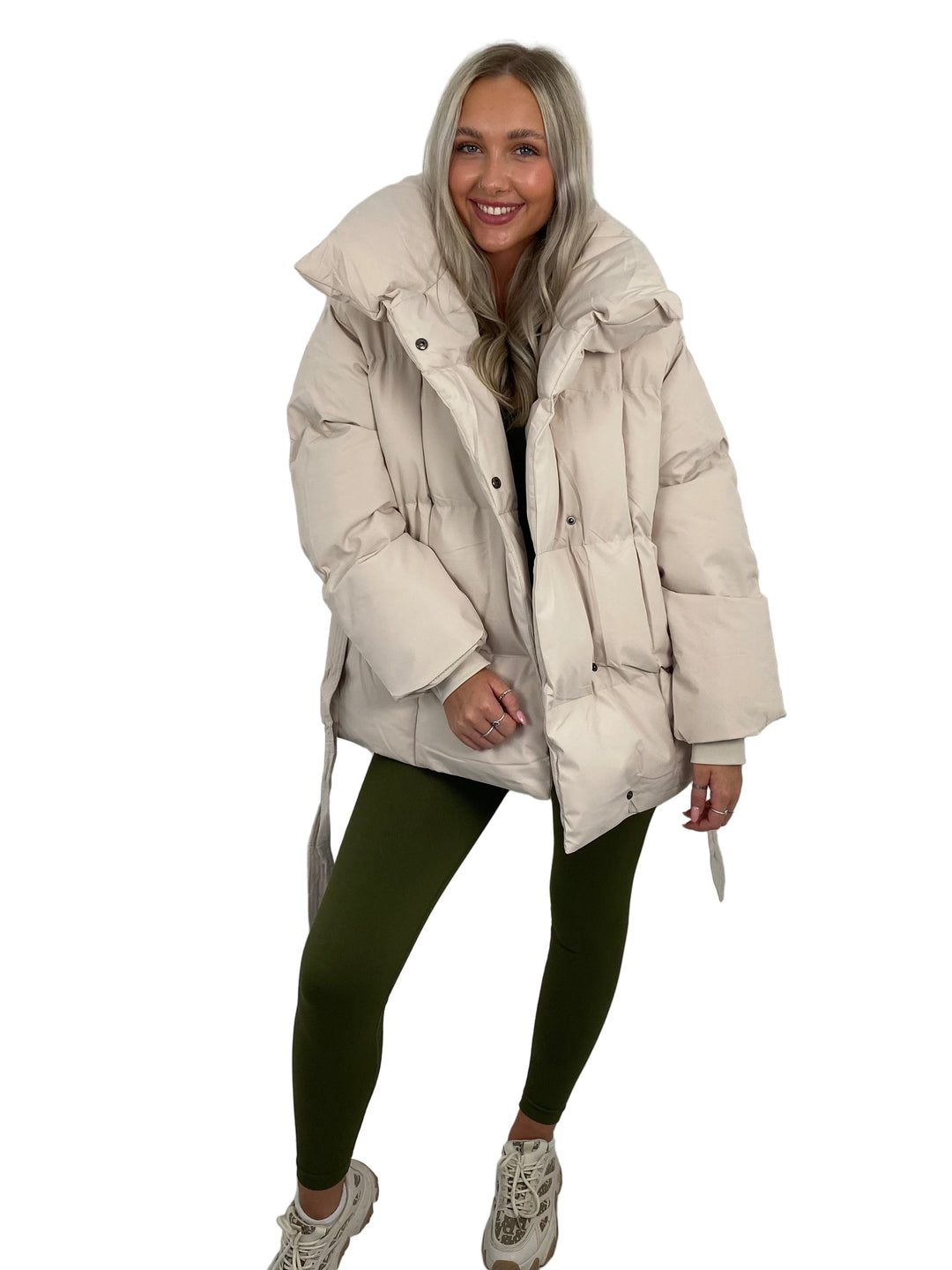 Karly™ – Lyhyt puffer-takki vyötärötaskuilla