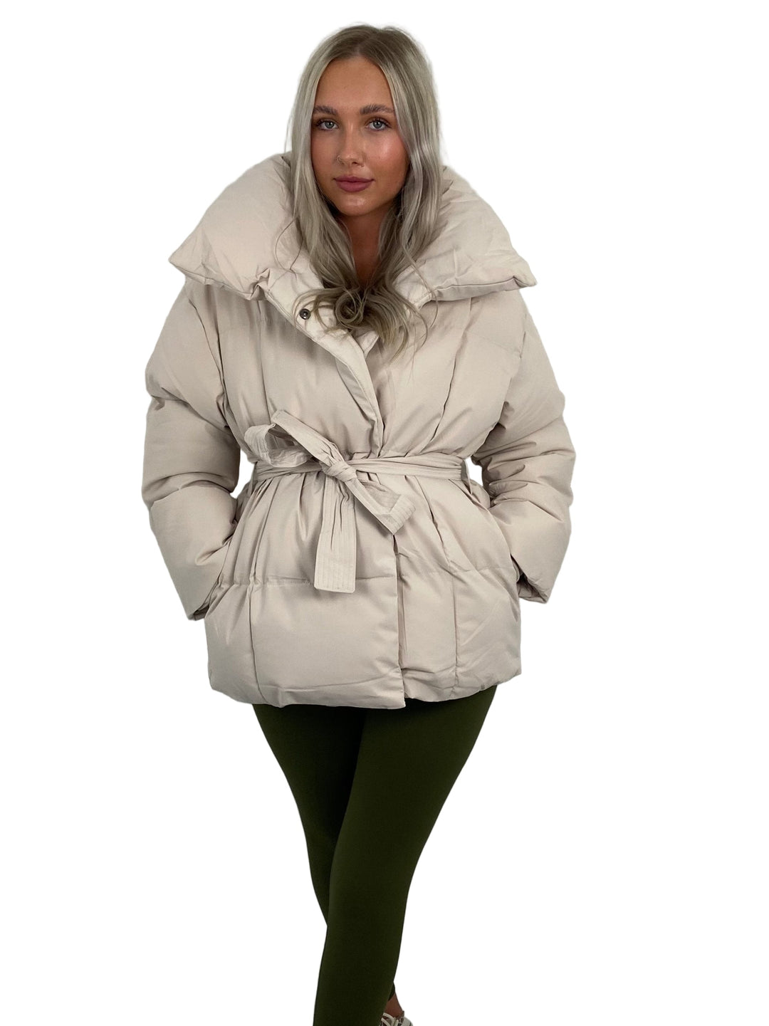 Karly™ – Lyhyt puffer-takki vyötärötaskuilla