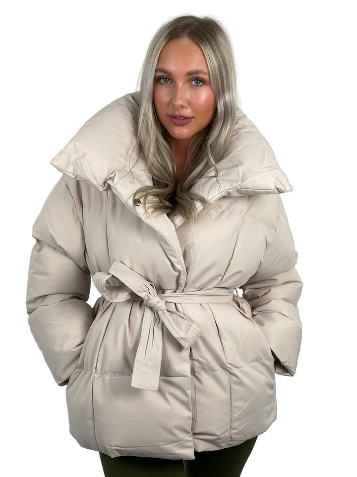 Karly™ – Lyhyt puffer-takki vyötärötaskuilla