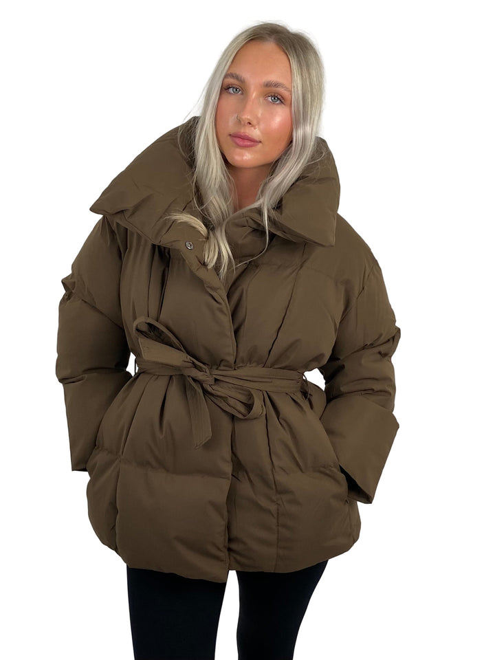 Karly™ – Lyhyt puffer-takki vyötärötaskuilla