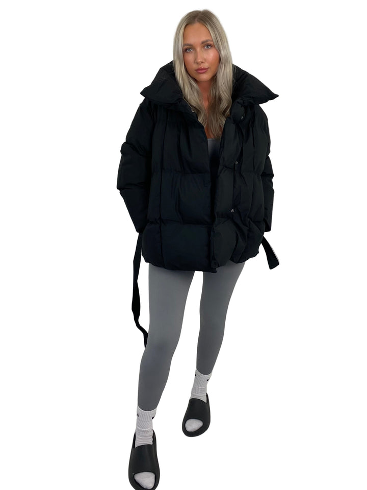 Karly™ – Lyhyt puffer-takki vyötärötaskuilla