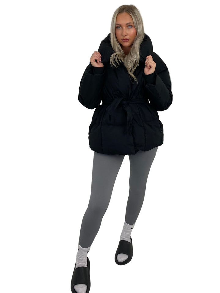 Karly™ – Lyhyt puffer-takki vyötärötaskuilla