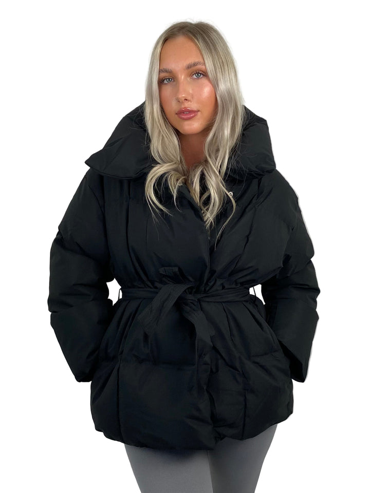 Karly™ – Lyhyt puffer-takki vyötärötaskuilla