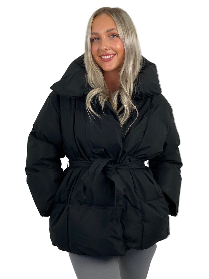 Karly™ – Lyhyt puffer-takki vyötärötaskuilla