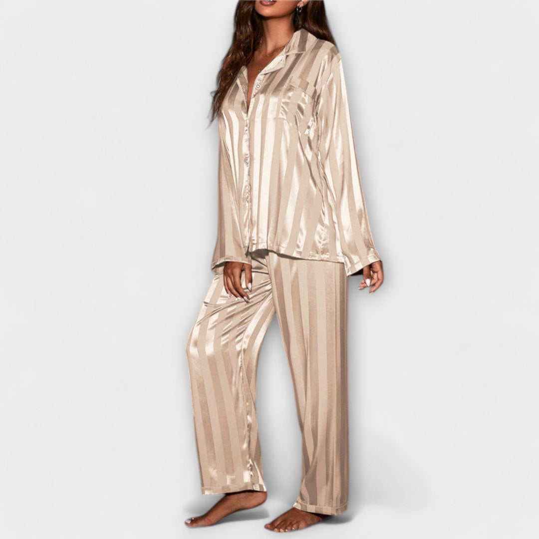 Flair - Ylellinen pyjama puku