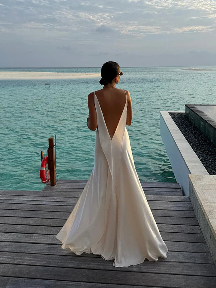 Robe Longue Satinée Élégante à Col V