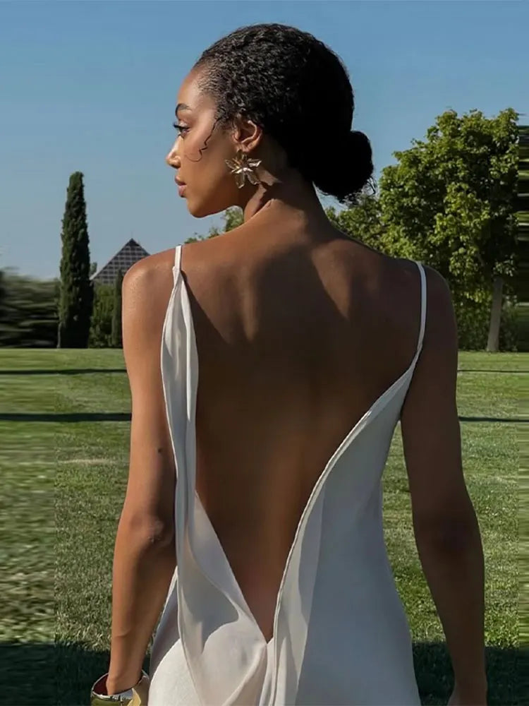 Robe Longue Satinée Élégante à Col V