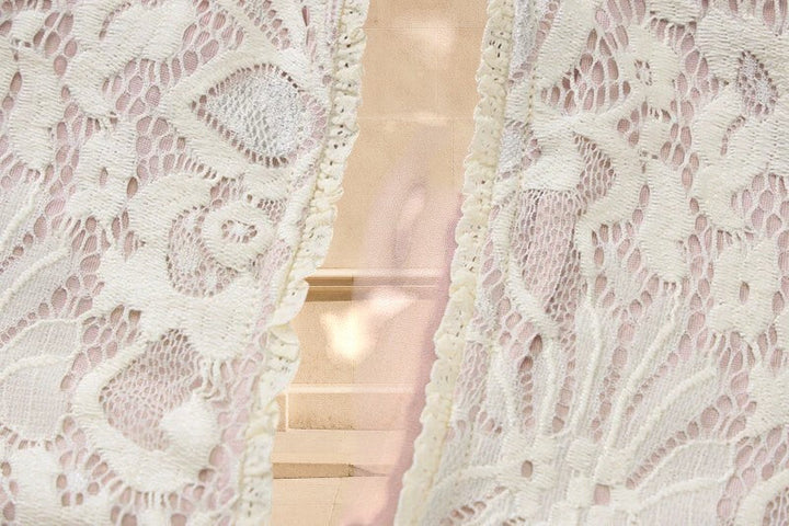 Robe en maille avec empiècements en tulle