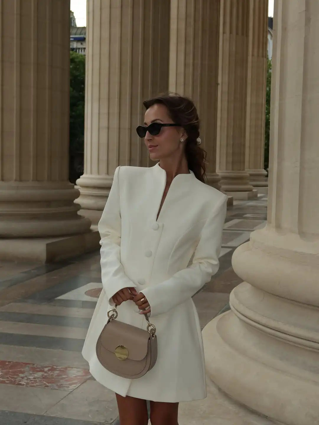 Robe Courte Élégante à Taille Plissée