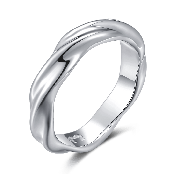 Anillo Banda Retorcida