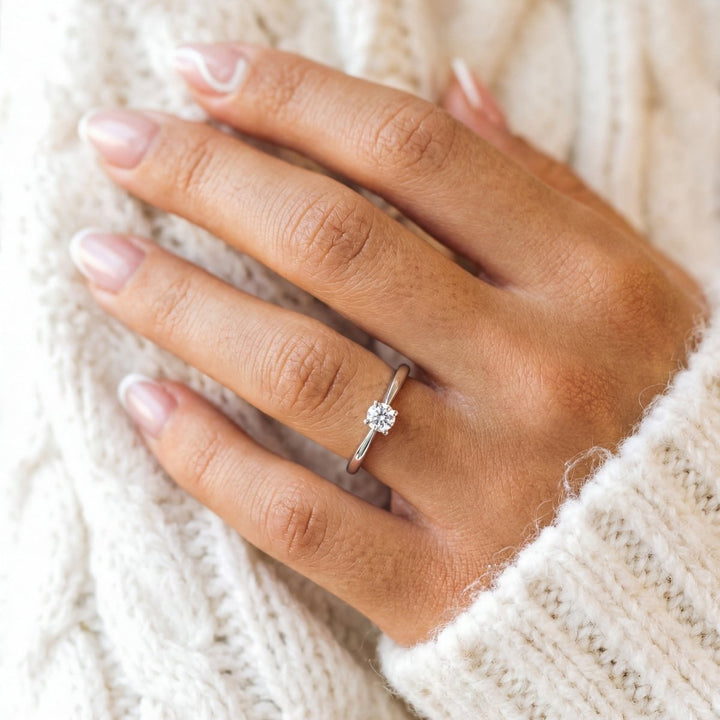 Anillo solitario de circonita
