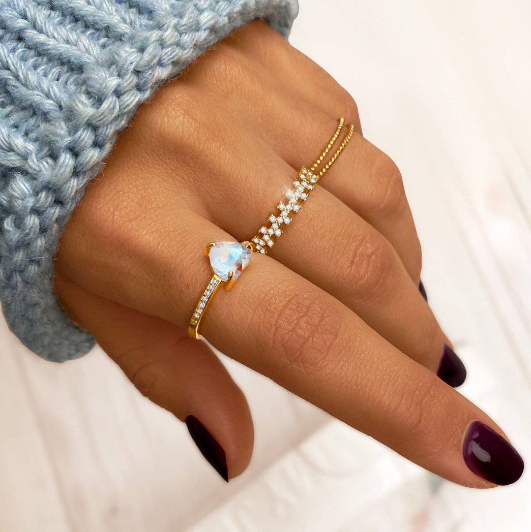 Anillo de líneas trenzadas
