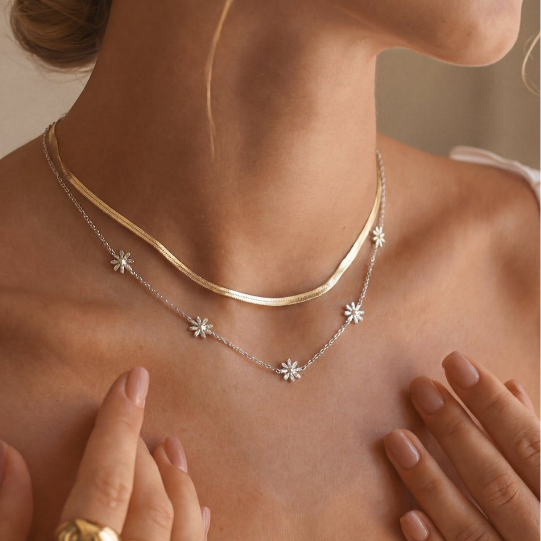 Collar Margaritas Estilizadas