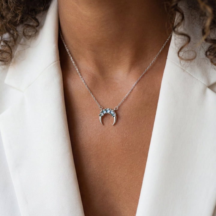 Collar Media Luna Cristal