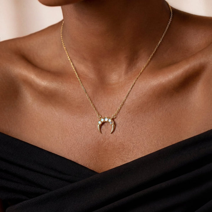 Collar Media Luna Cristal