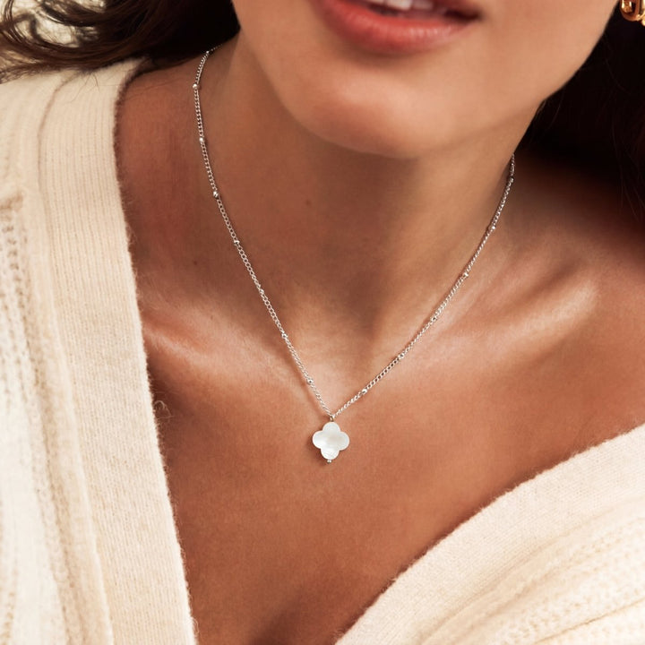 Collar Trébol Blanco