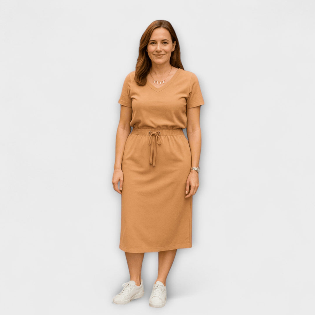 Danielle - Tyylikäs V-pääntiepaita ja hame