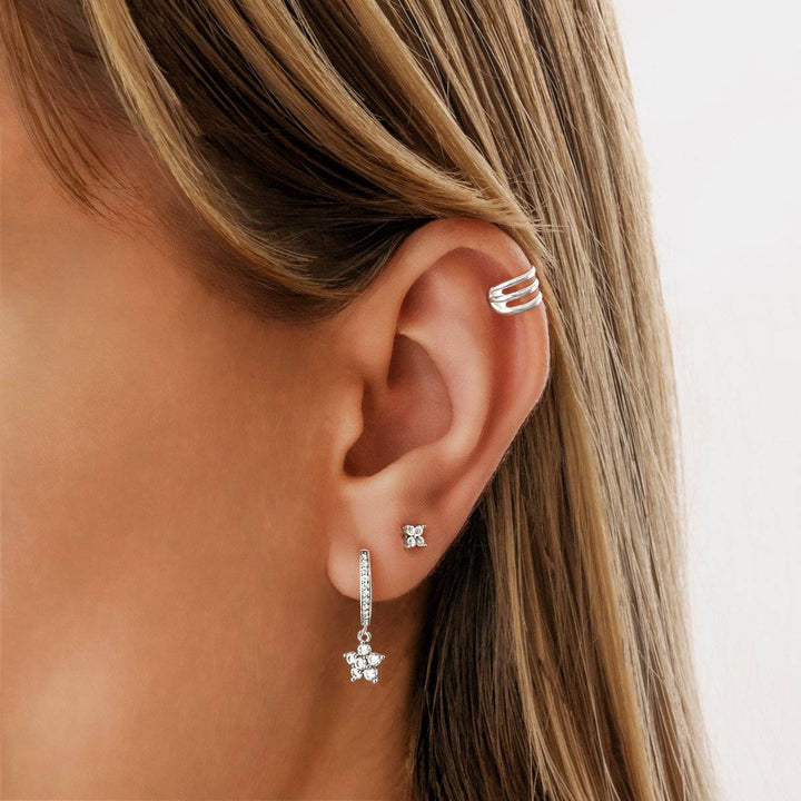 Pendientes de flores pequeñas brillantes
