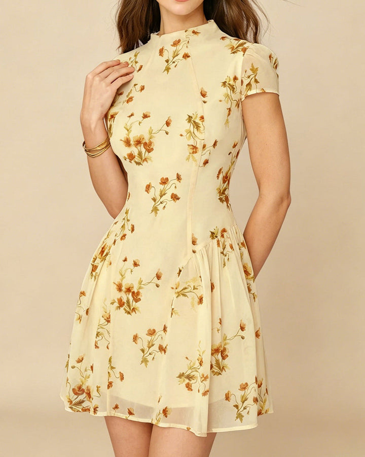 Evelina – Švelni gėlėta mini suknelė